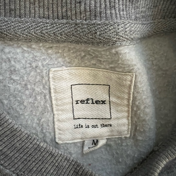 California Women’s Sweatshirt - Picture 3 of 3